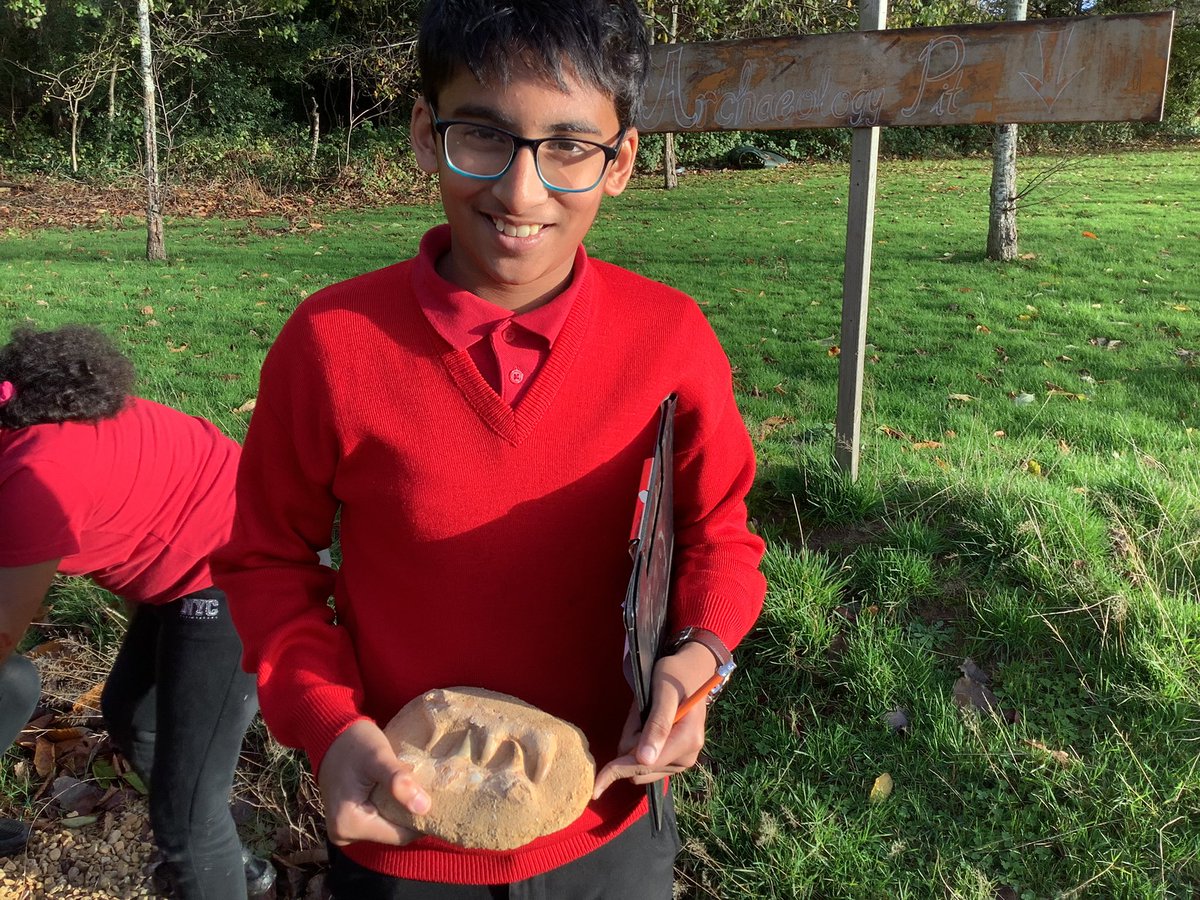 FromeValeYr6's tweet photo. Year 6 science, Inheritance and evolution- learning about fossil action and fossil hunt #cabotfederation https://t.co/wYOohGPvEo