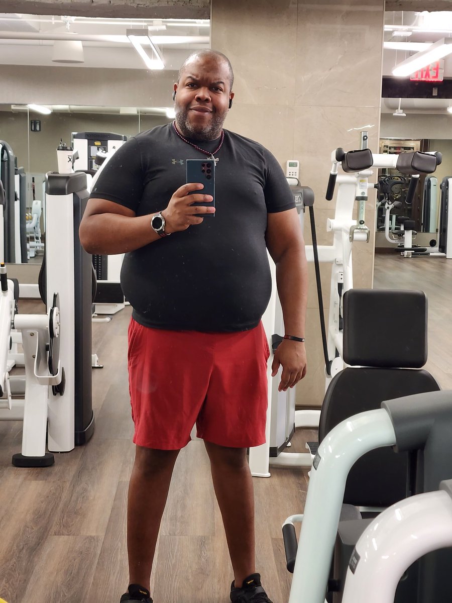 IsaiahLCarter's tweet photo. In the Vault, the transition from chicken legs to human legs goes swimmingly.
NEVER skipping #LegDay again.
#ProudFatphobe #SoccerPrep #gains https://t.co/x9O13WD9I4