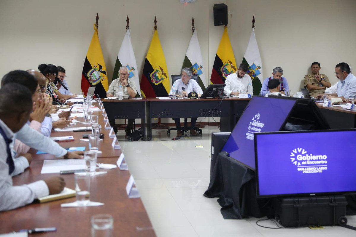 mauricio_salem_'s tweet photo. 📍ESMERALDAS - @BanEcuadorBP con nuestro  Gerente General @feche127 participa junto al Presidente @LassoGuillermo y Ministros en la reunión de seguimiento de acciones ejecutadas en esta provincia 🟢💪🏻✅

Nuestro firme propósito es fortalecer aún más la entrega del #Credito1x30 https://t.co/2Y6yMcnB3S