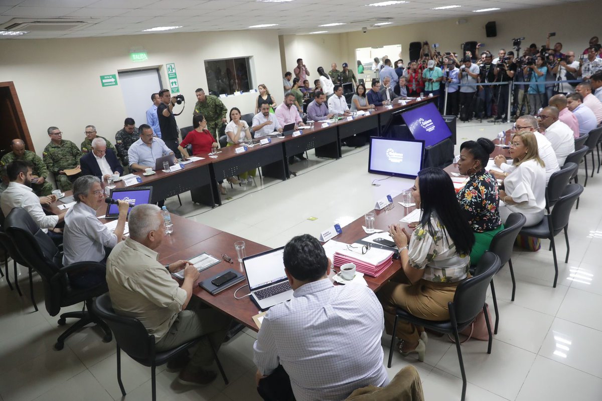 mauricio_salem_'s tweet photo. 📍ESMERALDAS - @BanEcuadorBP con nuestro  Gerente General @feche127 participa junto al Presidente @LassoGuillermo y Ministros en la reunión de seguimiento de acciones ejecutadas en esta provincia 🟢💪🏻✅

Nuestro firme propósito es fortalecer aún más la entrega del #Credito1x30 https://t.co/2Y6yMcnB3S