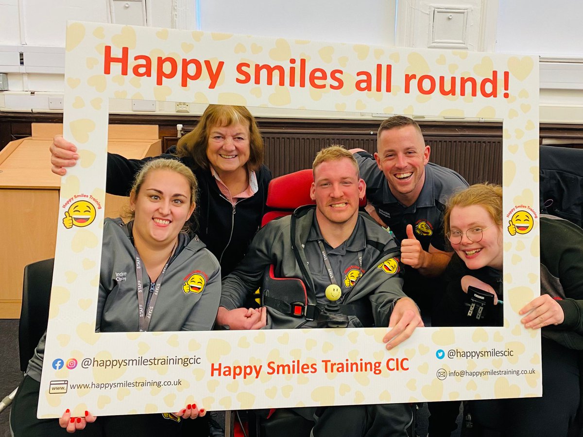 happysmilescic's tweet photo. 🙏 Thanks again to @bullen_jenny &amp; @DannyFletcherUK who’ve supported us to deliver #wellbeing &amp; #inclusion workshops to local children &amp; young people! 

🤩 Today’s turn was Willow Grove Primary School Y6 pupils, who made sure Ashton Library was nice &amp; noisy! 😁

@WiganLibraries https://t.co/vlhXFR7l9n