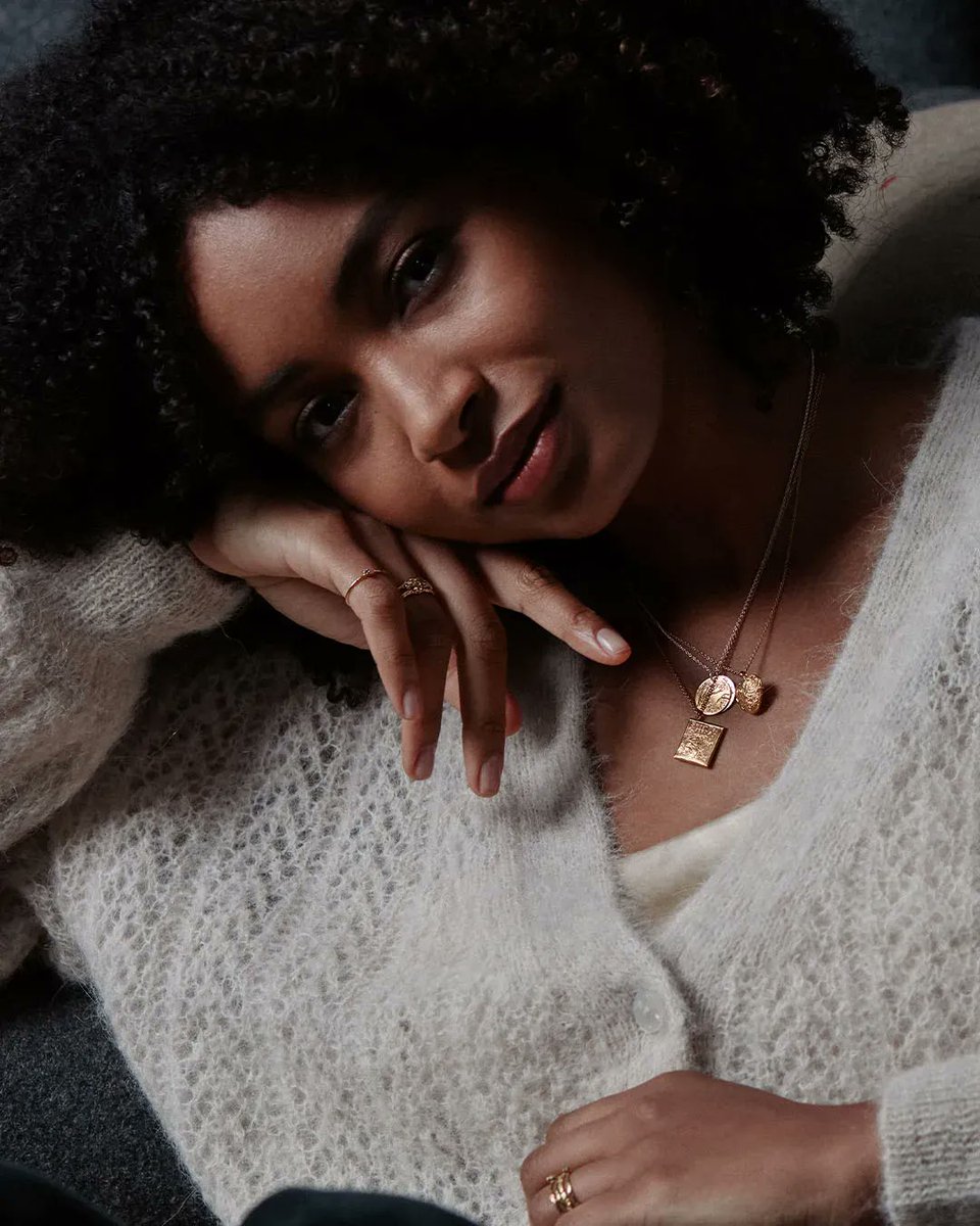Take a moment to your layer up your gold necklaces and rings as we go into the festive season. 💫

Do you have a favourite Alex Monroe necklace with a special story? 📖

Let us know down below ⬇️

Discover our full necklace collection: bit.ly/3hrIaYi ⭐️