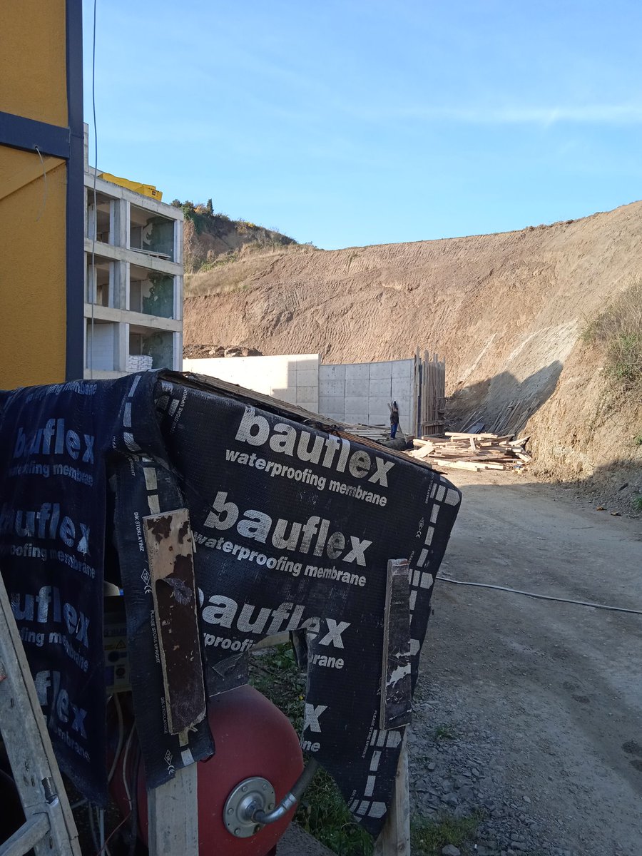 oysa ki şarkıları da tutuyodu nasıl buralara düştü acaba