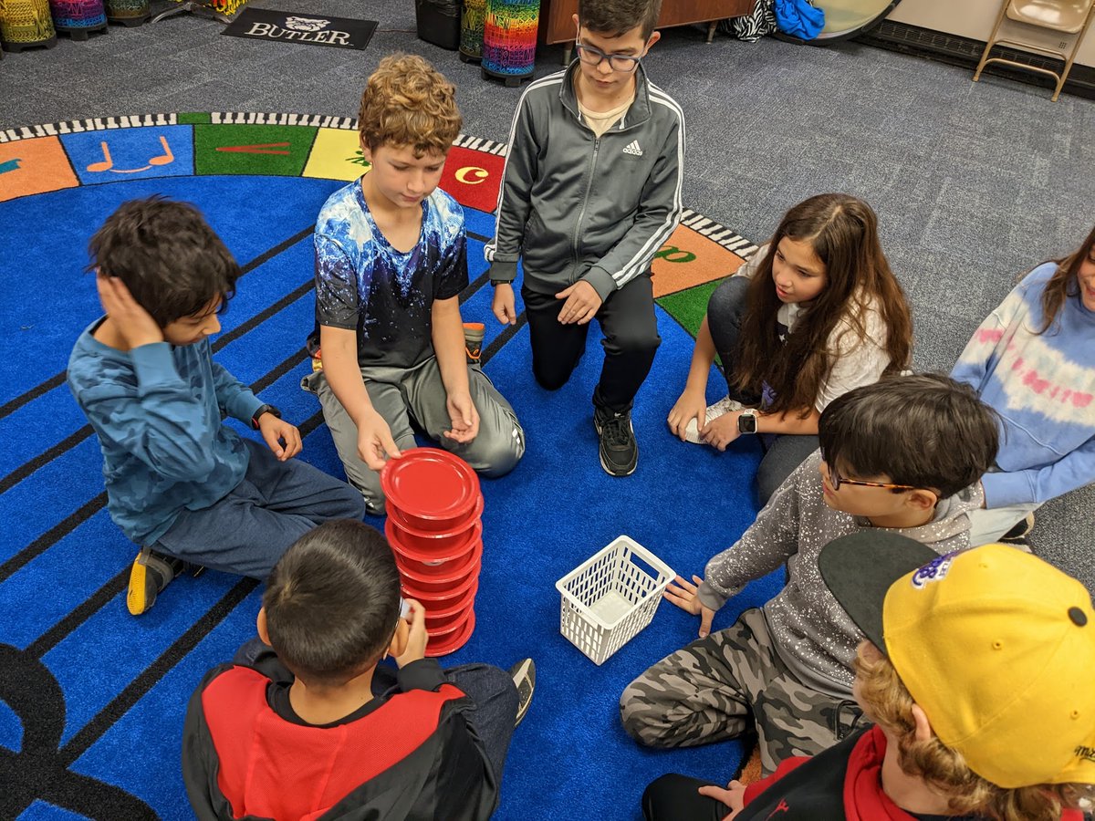 ecrutchfield112's tweet photo. 5th graders built towers by putting the C, F, & G major scale notes in order. Then they used their height to demonstrate the intervals in a major scale (standing tall = whole step, kneeling = half step) @WayneThomasscho #112leads #wt112 #wtleads https://t.co/VGLh9eBTDV