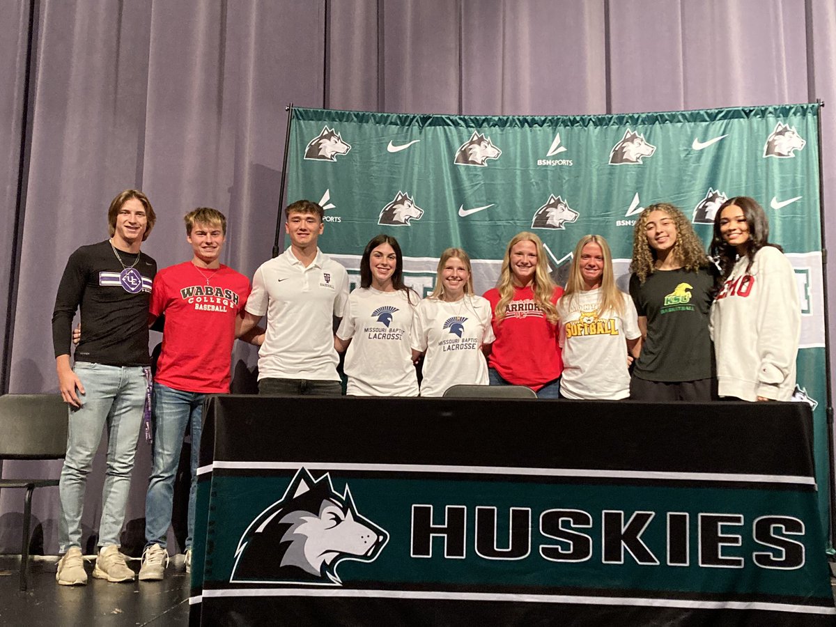 North signing day

Amiyah Buchanan - SEMO 🏀
Jalyn Shelby - Kentucky State 🏀
Aaron Nehls - UE ⚾️
Rylee Singleton - Taylor ⚾️
Drew Neidig - Wabash ⚾️
Rylan Jarboe - Frontier 🥎
Alyssa Wilke - Wabash Valley 🥎
Marissa Oldham - Mo. Baptist 🥍
Kaylie Bonenberger - Mo. Baptist 🥍