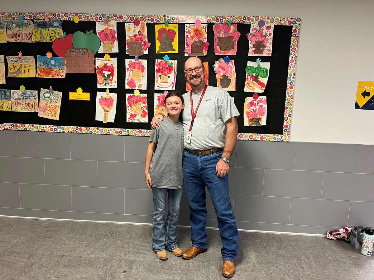clpchoir's tweet photo. When your're twins with a 6th grader, you take a picture! #loveclp https://t.co/1ubpYBbyki