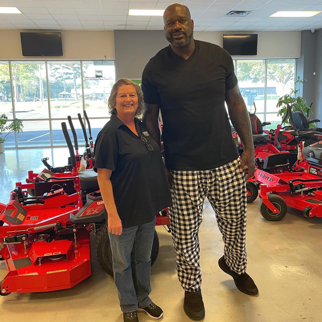 GravelyMowers's tweet photo. Welcoming @SHAQ to Team Gravely! The legend himself stopped by Southland Engine Co. Inc to purchase a mower of his own. A great athlete with great taste. 
#TeamGravely https://t.co/xUc6GoSYsC