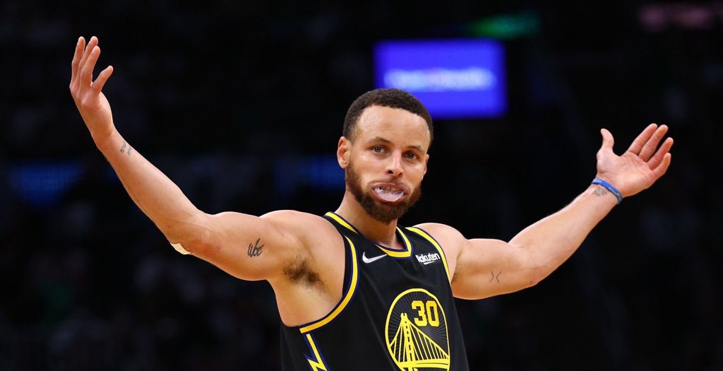 UofBasketball's tweet image. Steph Curry is currently 24th in the NBA in USG% and 2nd in the NBA in scoring (32.6 ppg). That is impossible…

All that with a 68.5 TS% which is the 2nd highest TS% of any NBA player averaging over 15 ppg…

Steph is on another level efficiency-wise