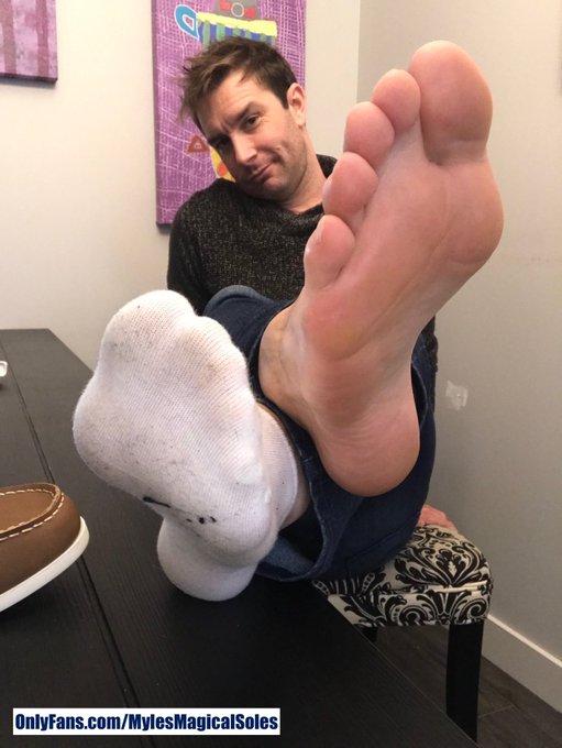So you like feet professor?! WELL, I happen to have some very nice soles, wouldn&rsquo;t you say? How about<a href="/tag/malefeet"class="tags"><span>#malefeet</span></a><a href="/tag/malefootfetish"class="tags"><span>#malefootfetish</span></a><a href="/tag/malefeetfetish"class="tags"><span>#malefeetfetish</span></a><a href="/tag/malesoles"class="tags"><span>#malesoles</span></a>