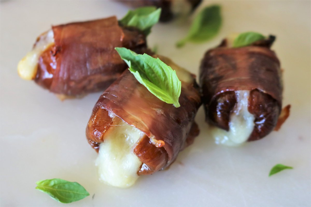 Toast National Happy Hour Day with this collection of Comté Happy Hour recipes! Complete with Comté and herb Palmiers, Mini Comté cheeseballs with pecans and cranberries &amp; Comté stuffed Dates with ham and basil! Hit our link up top to see these recipes!
#comté #comtecheese