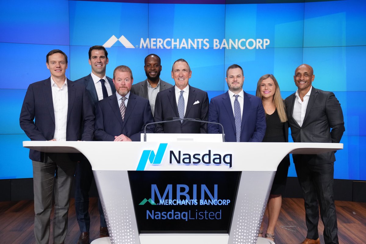 MerchantsCap's tweet photo. We are thrilled to share that Merchants Bancorp was invited to ring the Nasdaq stock market closing bell today to commemorate our five-year listing anniversary!
#MerchantsOnTheMove #MBIN #Nasdaq #InnovatingFinance #ElevatingPeople https://t.co/UC1BqURjzj