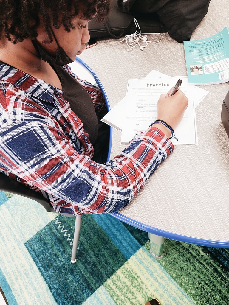 Elena Moore tweet media