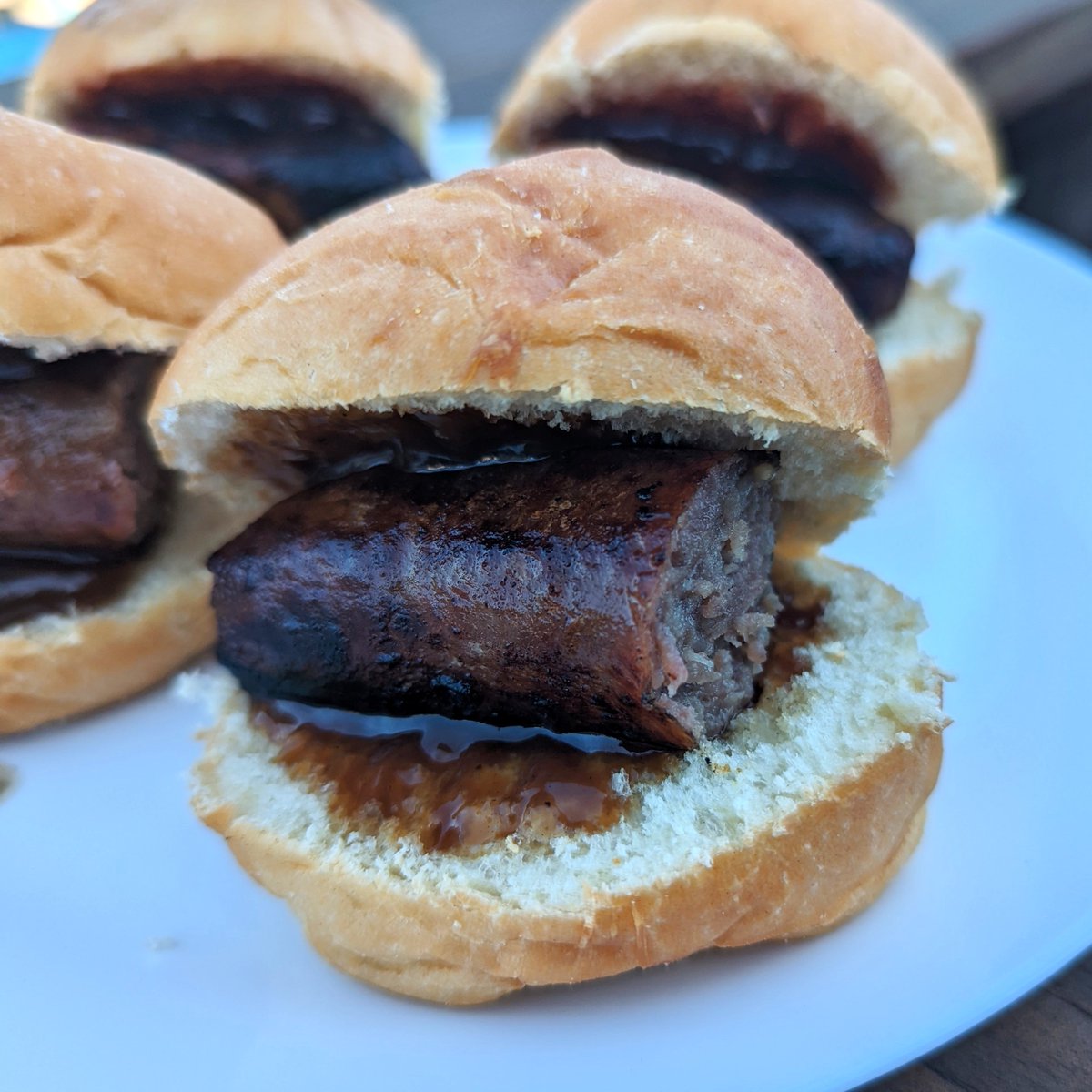 Smoking_Hot_Dad's tweet photo. Who doesn’t love a good sausage! Quick and easy, plain and simple – grilled bratwurst in some soft rolls with Daddies brown sauce and bbq sauce! 

#lovesausage #winthatbeer #sausages #grilling #grillingisgreat #grill #bratwurst #flame #daddies #bbq #barbecue #perfectlunch #lovely https://t.co/MWmigXaa01