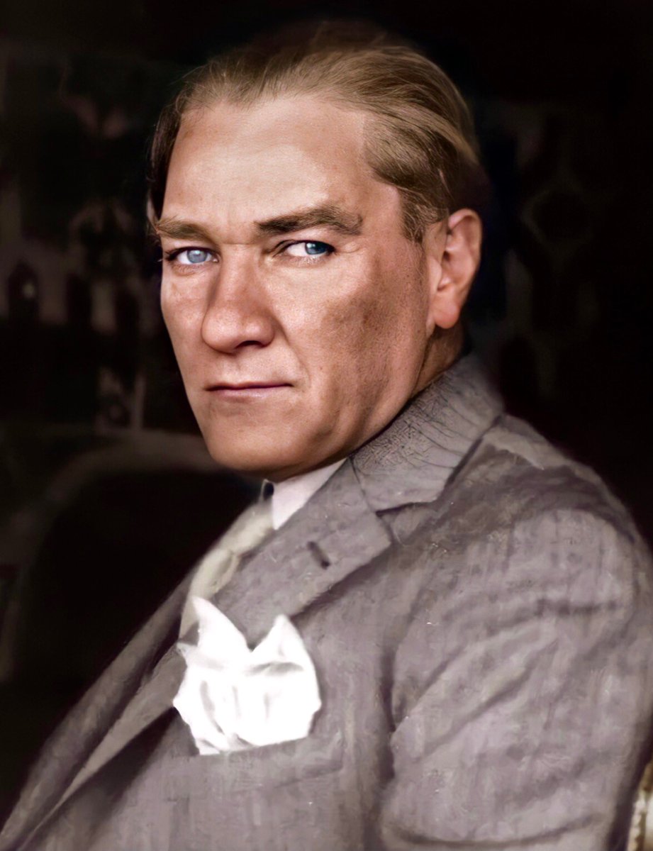 Kilometrelerce derin, 
Kilometrelerce dümdüz,
Yüzde yüz, yüzde bin beş yüz
Yüzde hudutsuz kere yüz...
#ANITKABİR