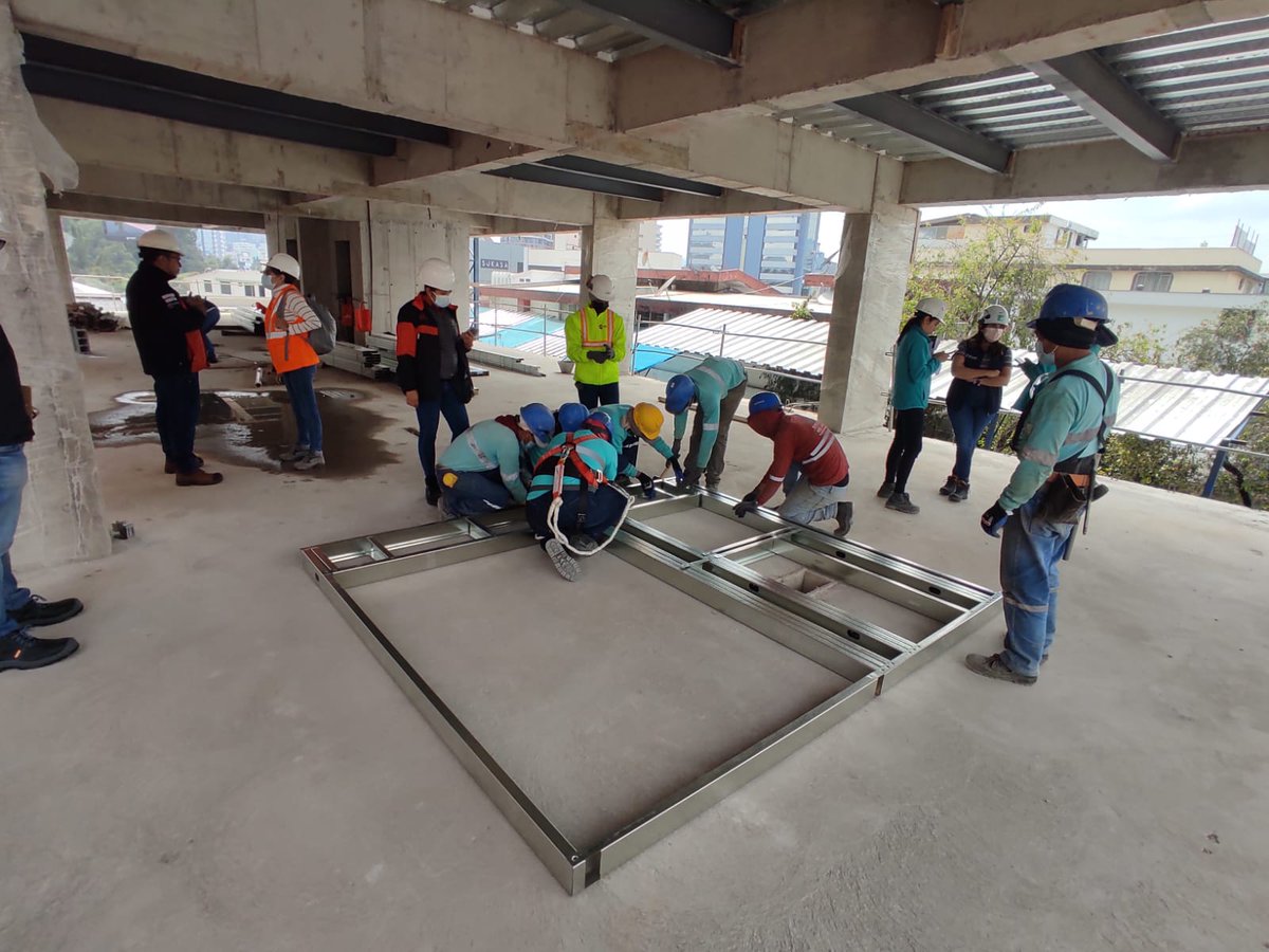 ¡Trabajo en equipo para garantizar obras de calidad! 👍🏼
#AcademiaConstrusec #Construsec #SteelFraming 

Capacitación en obra de montaje de estructura Maxiwall y Maxiframe

🔴Edificio Efira
🔴Ciudad: Quito 
🔴Elmir Grupo Inmobiliario