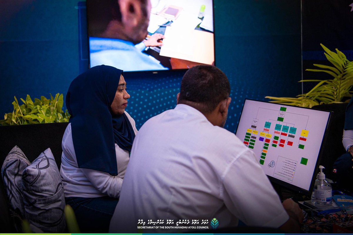GdhAtollCouncil's tweet photo. ދިވެހިރާއްޖޭގެ ޤައުމީ ޔުނިވަރސިޓީން ކުރިއަށްގެންދާ، "އެމްއެންޔޫ ފަހި ފުރުސަތު" ޖޮބް ފެސްޓިވަލްގައި ބައިވެރިވާ ހުވަދު އަތޮޅު ދެކުނުބުރީ އަތޮޅު ކައުންސިލްގެ ސްޓޯލުން އަތޮޅު ކައުންސިލްގެ އިދާރާގެ ދާއިރާތަކާ ގުޅޭގޮތުން މިރޭ މަޢުލޫމާތު ހިއްސާކުރުމުގެ ތެރެއިން.
@MNUedu https://t.co/dt1xB59dHu