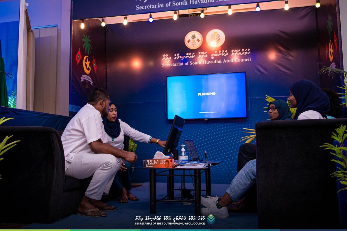 GdhAtollCouncil's tweet photo. ދިވެހިރާއްޖޭގެ ޤައުމީ ޔުނިވަރސިޓީން ކުރިއަށްގެންދާ، "އެމްއެންޔޫ ފަހި ފުރުސަތު" ޖޮބް ފެސްޓިވަލްގައި ބައިވެރިވާ ހުވަދު އަތޮޅު ދެކުނުބުރީ އަތޮޅު ކައުންސިލްގެ ސްޓޯލުން އަތޮޅު ކައުންސިލްގެ އިދާރާގެ ދާއިރާތަކާ ގުޅޭގޮތުން މިރޭ މަޢުލޫމާތު ހިއްސާކުރުމުގެ ތެރެއިން.
@MNUedu https://t.co/dt1xB59dHu