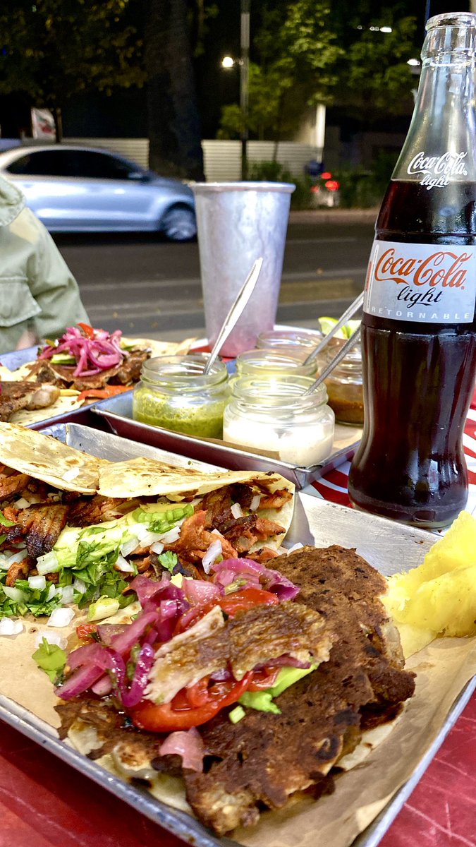 KatiaMoreno1's tweet photo. No hay día que no piense en ti, tacos orinoco 🤤😝❤️ https://t.co/a9qRpLdTu9