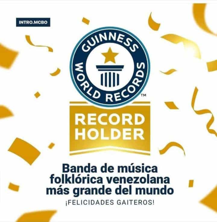 Daniel_SerranoR's tweet photo. 400 gaiteros y un solo cuatrista @emilioloveraof https://t.co/2q1KMRjqps