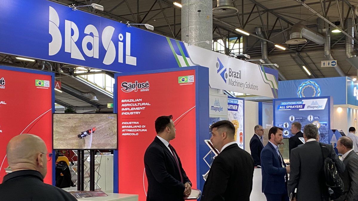 BrazilMachinery's tweet photo. 🌾 Sete empresas brasileiras iniciam hoje sua participação na Feira #EIMA2022 (@EimaInt), na Itália!
🇮🇹 A ação é promovida pelo #ProgramaBMS, fruto da parceria entre @ApexBrasil e @ABIMAQ.
👉🏼Saiba mais em https://t.co/LGBPAfyF53

#EIMA #BrazilianMachinery #BMS #ABIMAQ #ApexBrasil https://t.co/nH8jDGgITE