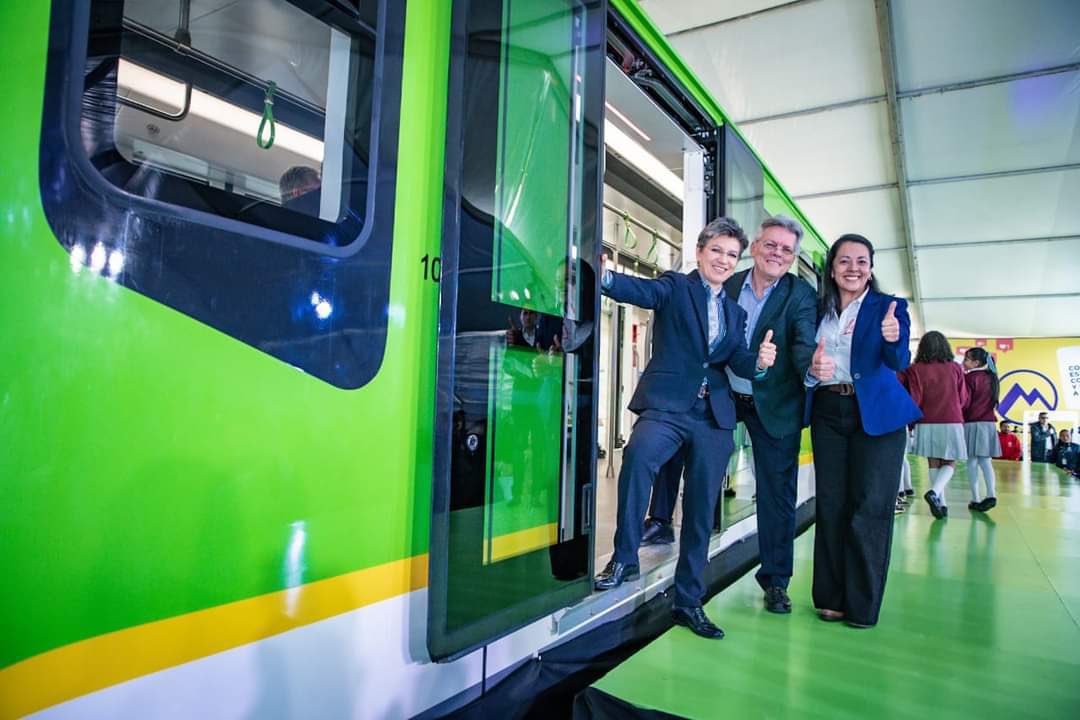 MeDicenWally's tweet photo. Qué vaina más ridícula lo del vagón del metro en Salitre Mágico. Increíble cómo nos ven la cara y nos sacan lentamente el dinero de nuestros bolsillos para justificar la ineptitud. https://t.co/MeZ1JbtnOz