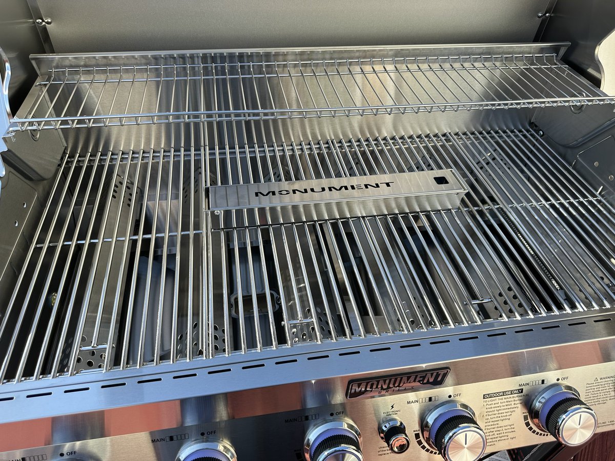 jakatak4's tweet photo. Filming this bad boy this weekend!!! @MonumentGrills #bbqyearround #6burner #searinggrill #windowedlid https://t.co/dtbWKIO44x