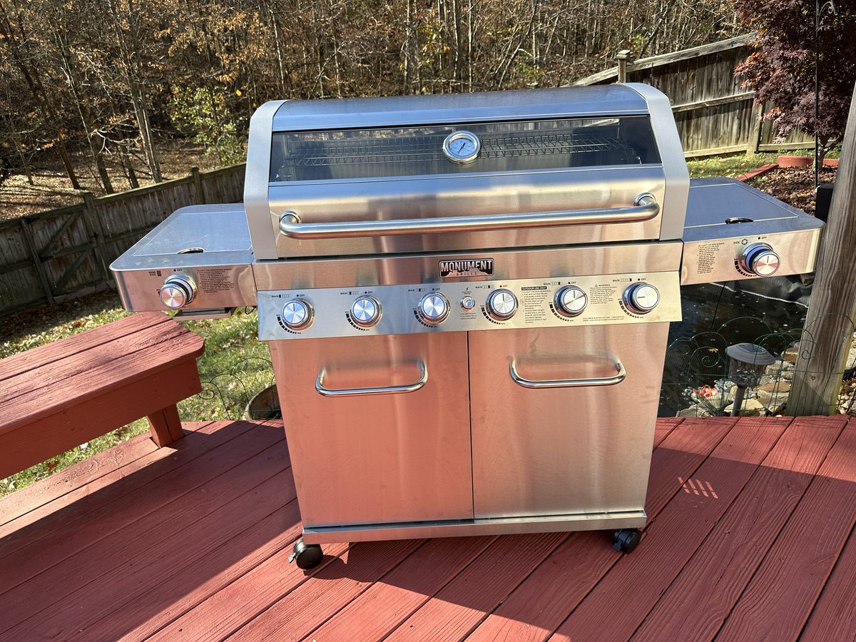 jakatak4's tweet photo. Filming this bad boy this weekend!!! @MonumentGrills #bbqyearround #6burner #searinggrill #windowedlid https://t.co/dtbWKIO44x