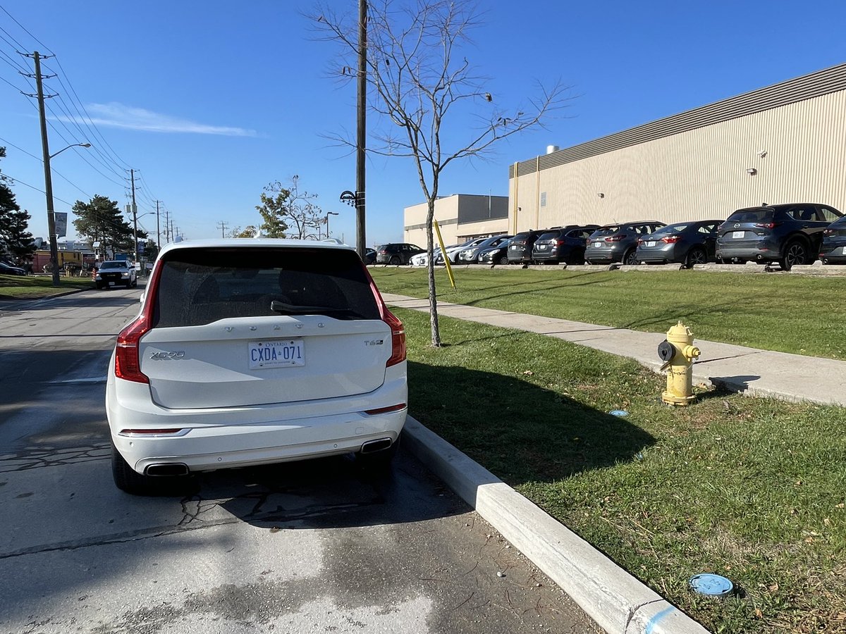 crawdaddy1979's tweet photo. @datacenterhawk @builtbybird site mgnt at 15 Fenmar in Toronto is abysmal. The dust is out of control &amp; you continue to allow your workers to park illegally on Fenmar. It’s dangerous for others using the road. Fix it. Also placing a sticker on a no parking sign isn’t a solution. https://t.co/DkCgpmAYAC
