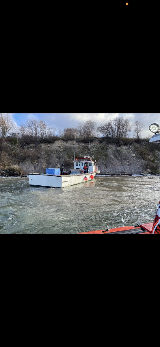 GilbertMacInty2's tweet photo. Happy to help our brothers from Eskasoni retrieve the boat today. https://t.co/96dNpxNkQa