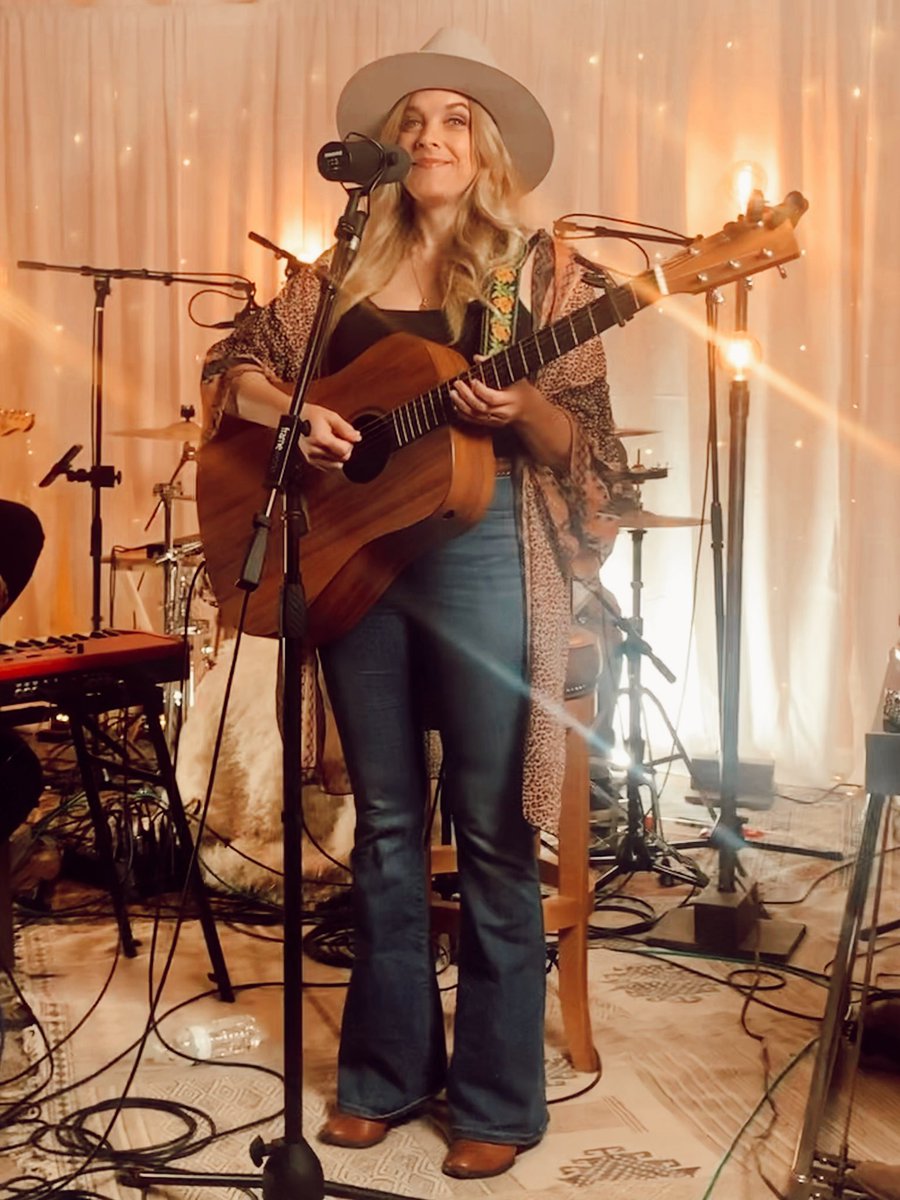 Did you know that we just released a new live music video? Thanks for watching and don’t forget to subscribe! ✌️ youtu.be/zPmfY-PjSRs

#musicvideo #earthy #dreamy #livemusic #yourstruly #singing #guitar #ThankYou #YouTube #discover
