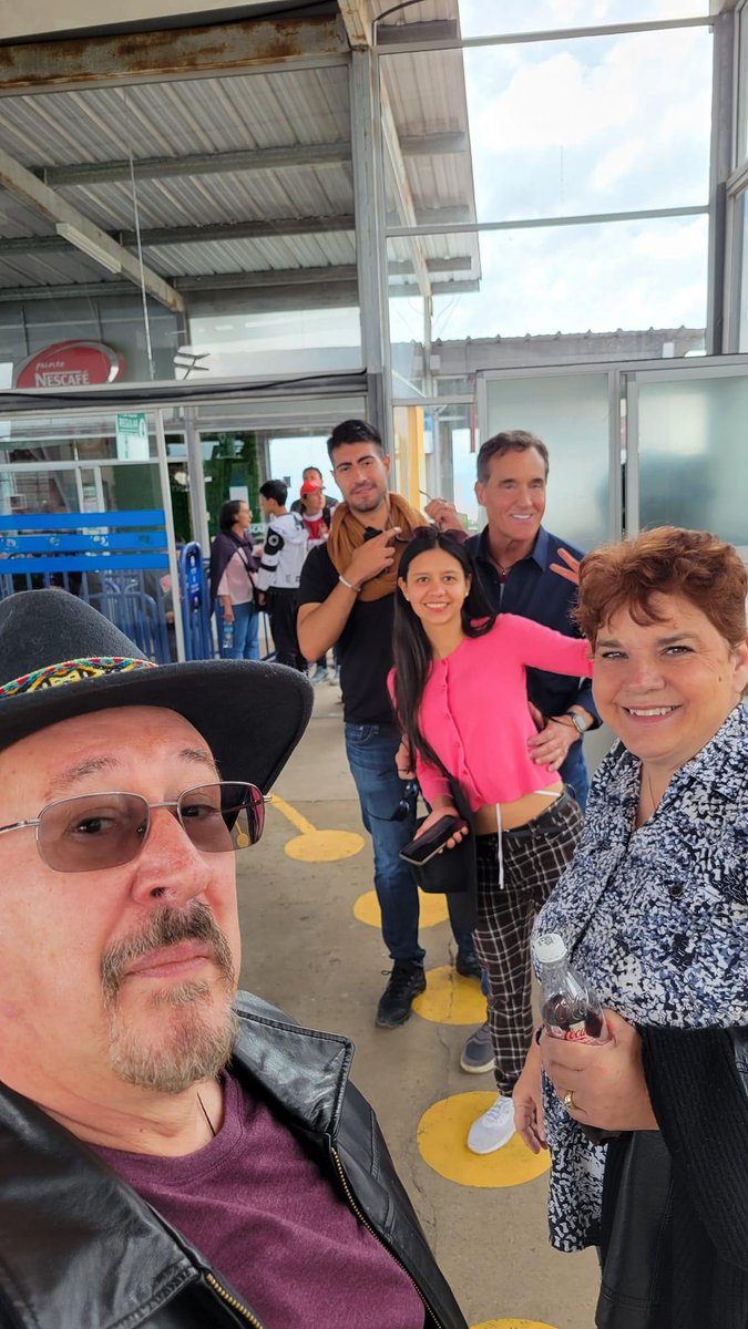JohnWesleyShipp's tweet photo. Good times in @AllinQuito @HeroesvillanosE #quitoecuador 🇪🇨🙏🏼♥️⚡️ https://t.co/x0Yk9sEzIF
