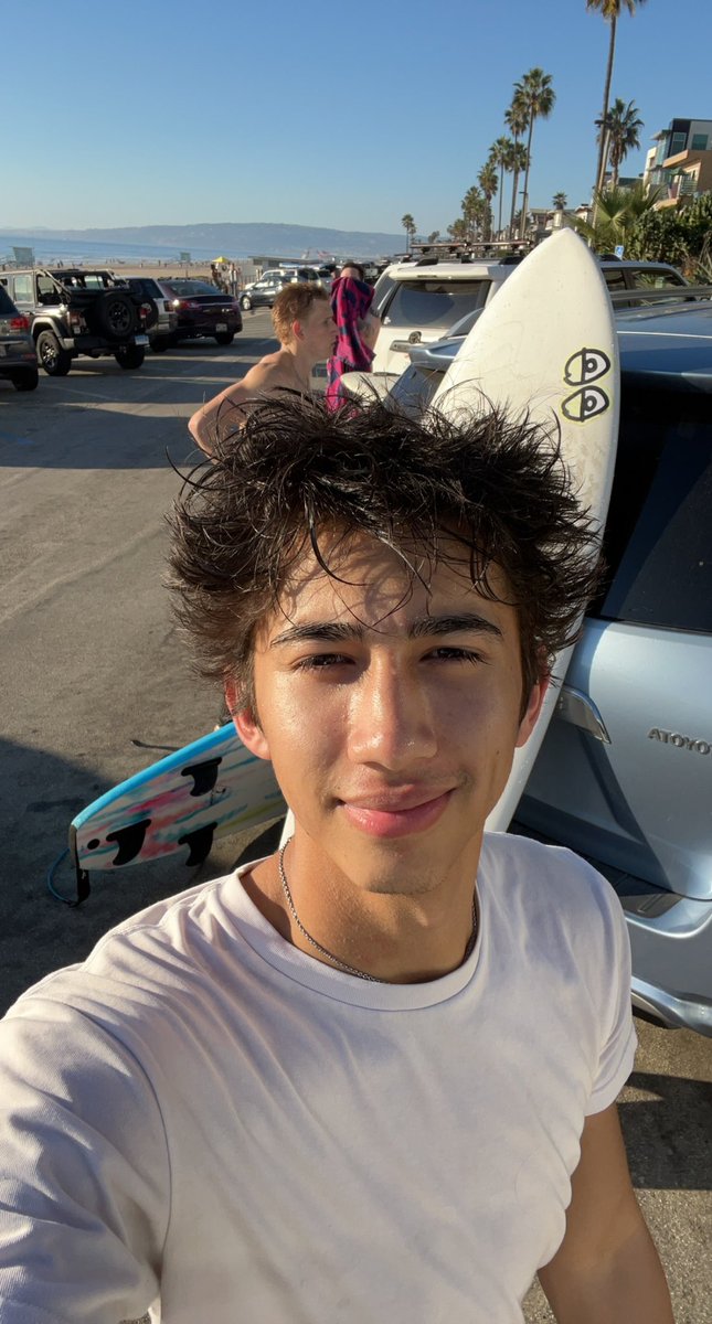 NikolaiHauckx's tweet photo. need a house by the beach one day. trade. gym. surf with the homies. all that energy. https://t.co/Dc7cMUanwX