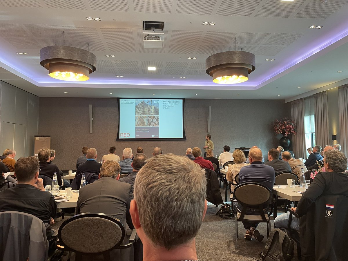 JanBertHeinen's tweet photo. Kennisoverdracht en goede gesprekken tIjdens Expertmiddag Brandveilige houten gebouwen in Utrecht. Met diverse sprekers uit binnen en buitenland. #FireSafety #Brandveiligheid #vakbekwaamheid #VVBA #SFPE #Risicobeheersing https://t.co/V2Jp1XUpYl