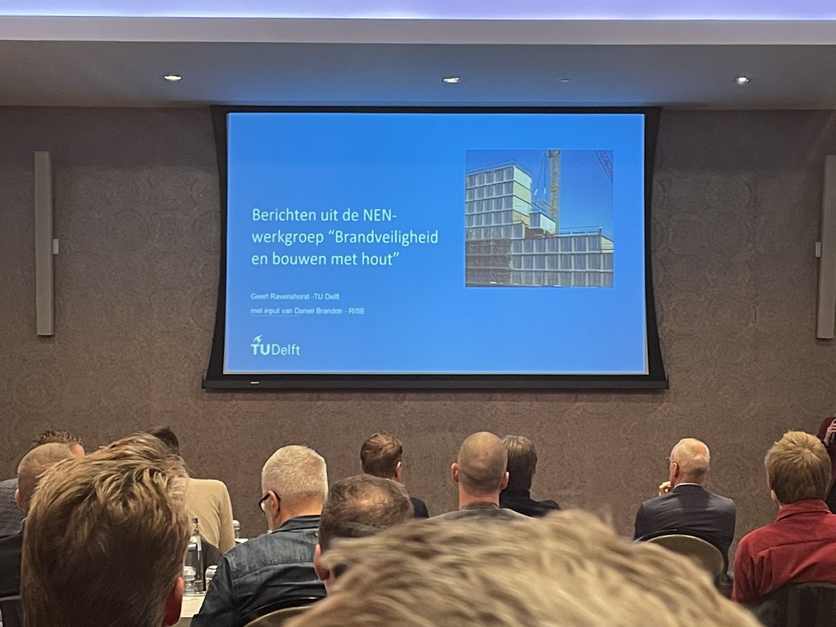 JanBertHeinen's tweet photo. Kennisoverdracht en goede gesprekken tIjdens Expertmiddag Brandveilige houten gebouwen in Utrecht. Met diverse sprekers uit binnen en buitenland. #FireSafety #Brandveiligheid #vakbekwaamheid #VVBA #SFPE #Risicobeheersing https://t.co/V2Jp1XUpYl