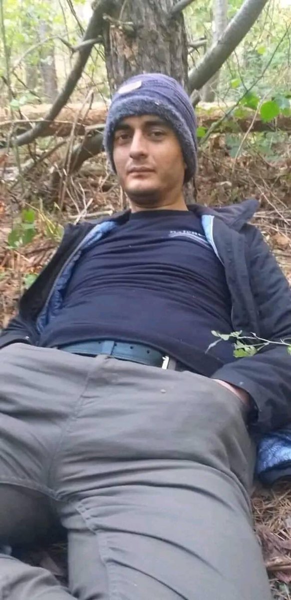 Ramin1996S's tweet photo. آه وطنم 😭
این جوان مدثر نام دارد از تخار است در افغانستان عزیز
به وطن خود به حیث سرباز خدمت کرد و در نظام قبلی سرباز کماندو بود
بعد از سقوط جمهوریت کشور را ترک کرد و خواست از راه خونین به اروپا برسد.
اما برای چند ماه ترکیه و بلغارستان گم شدند.
خانواده و دوستانش خیلی نگران هستند https://t.co/P1S3OYgbS4