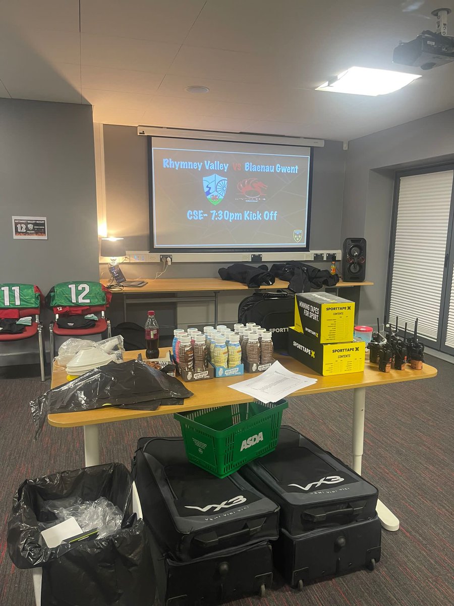The room is set ready to welcome the players 🟢🔴

⏰ Kick off 7.30pm

#WeAreRV🟢🔴 #Dewarshield