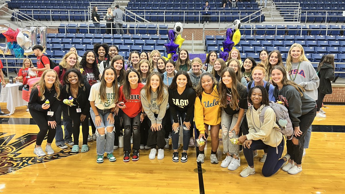 Good Family day celebrating our signees. Congrats girls. 

#BeOne l #WeAreMansfield