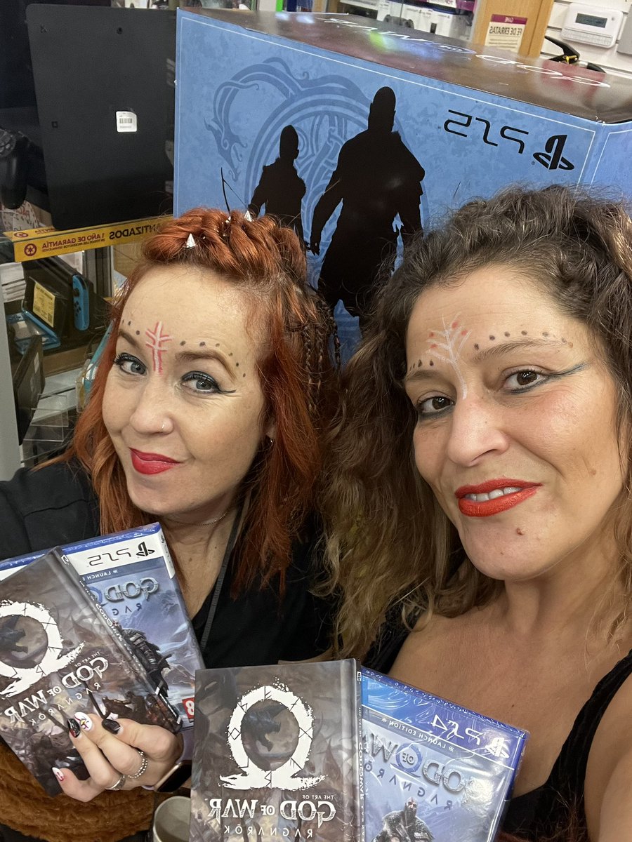 PatryRosa's tweet photo. Tienda torremolinos el pinillo 203  , ¡¡preparadisimas para el lanzamiento del año !! 💙💛#GodofWarRagnarökGAME https://t.co/4C99LdfxfR