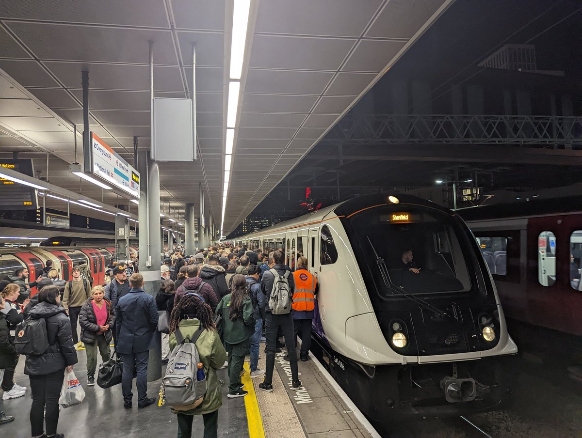 DownOnTheStour's tweet photo. Disappointing end to the day. 😔

Due to a train failure at Stratford everything fell apart and unfortunately I couldn't get on the PEP diagram due to severe overcrowding. ❌

Back to Wolves 👆

#DispatchersOfTwitter #overcrowding #stratford  #TFLrail #Elizabethline https://t.co/KkIqA5v8Ep