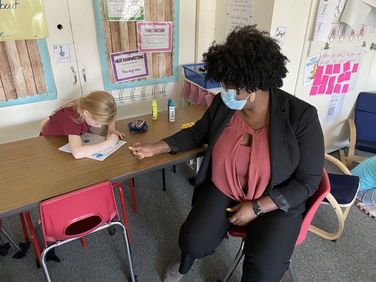 hhunt_ide's tweet photo. @IDECorp Vice President of Equity and Learning Design @snbeauford visits Washington Township! #executivefunction #studentdrivenlearning #literacycenters #empowerlearners @WTDirectorSecEd @WTDirectorElEd @Miss_Matticks https://t.co/naZMyTMqff