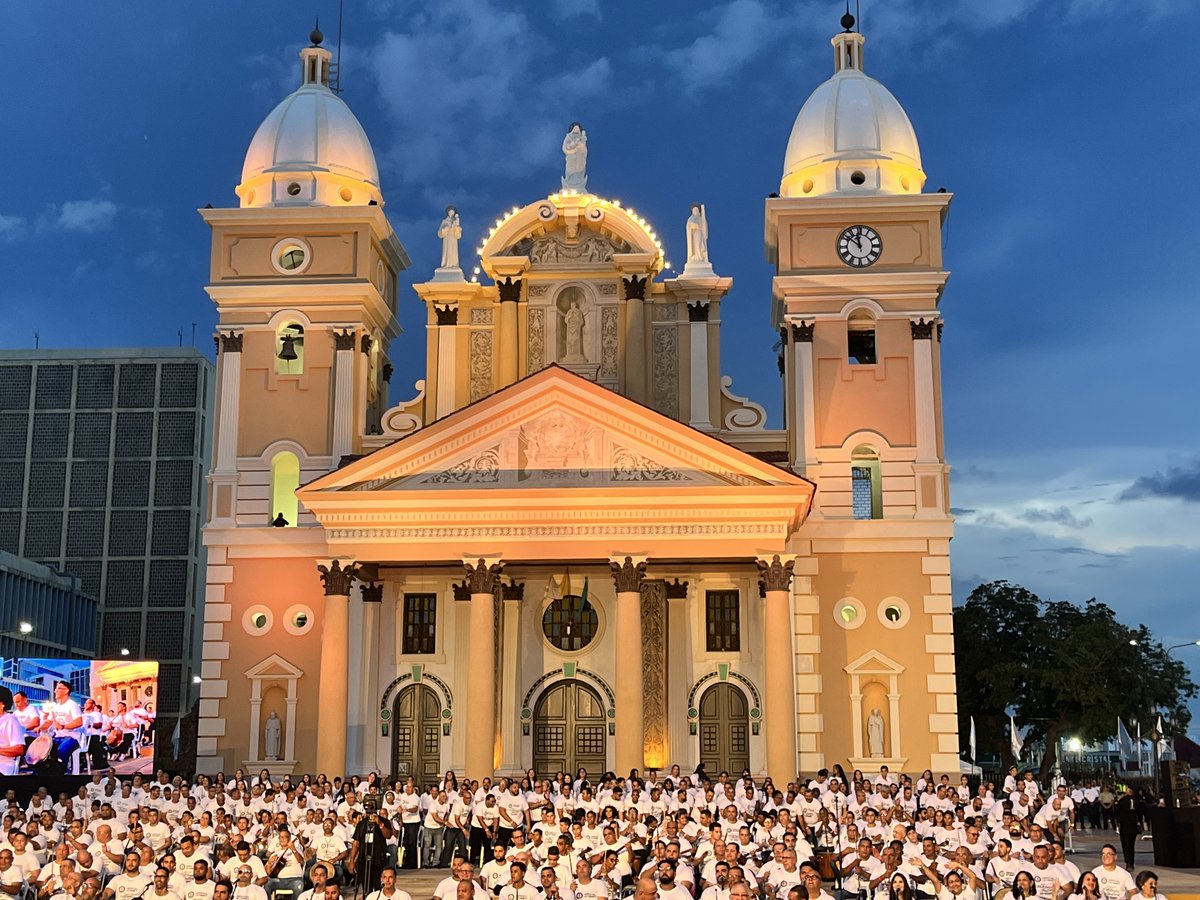 Maracaibo500's tweet photo. Desde @Maracaibo500 nos sentimos honrados de haber estado presente en tan noble acto. Felicidades a todos los que participaron, a la @AlcaldiaMcbo y al @ImgraMaracaibo_ por esta iniciativa de evidenciar que el recurso más valioso con el que cuenta 🇻🇪, es el Talento ¡Enhorabuena! https://t.co/7OjD0EcEqZ
