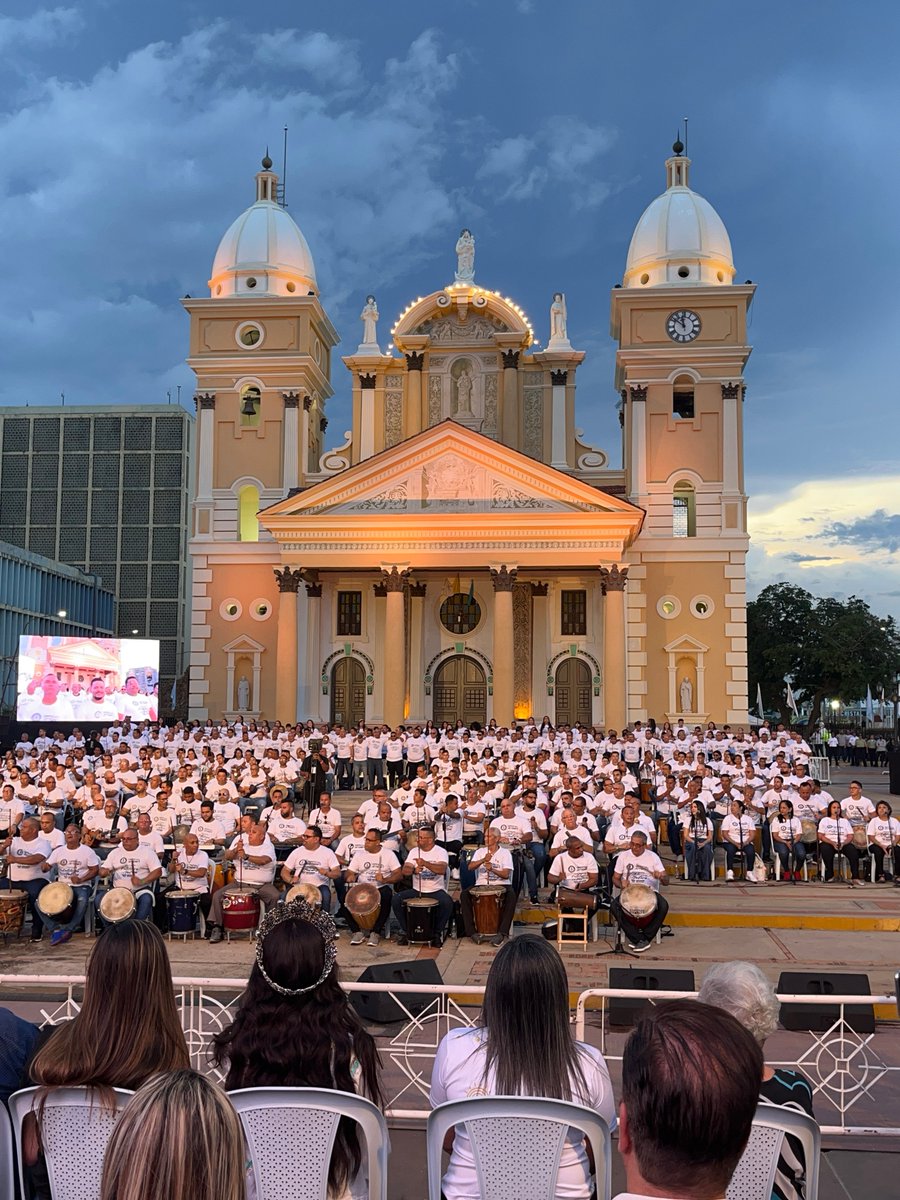 Maracaibo500's tweet photo. Desde @Maracaibo500 nos sentimos honrados de haber estado presente en tan noble acto. Felicidades a todos los que participaron, a la @AlcaldiaMcbo y al @ImgraMaracaibo_ por esta iniciativa de evidenciar que el recurso más valioso con el que cuenta 🇻🇪, es el Talento ¡Enhorabuena! https://t.co/7OjD0EcEqZ