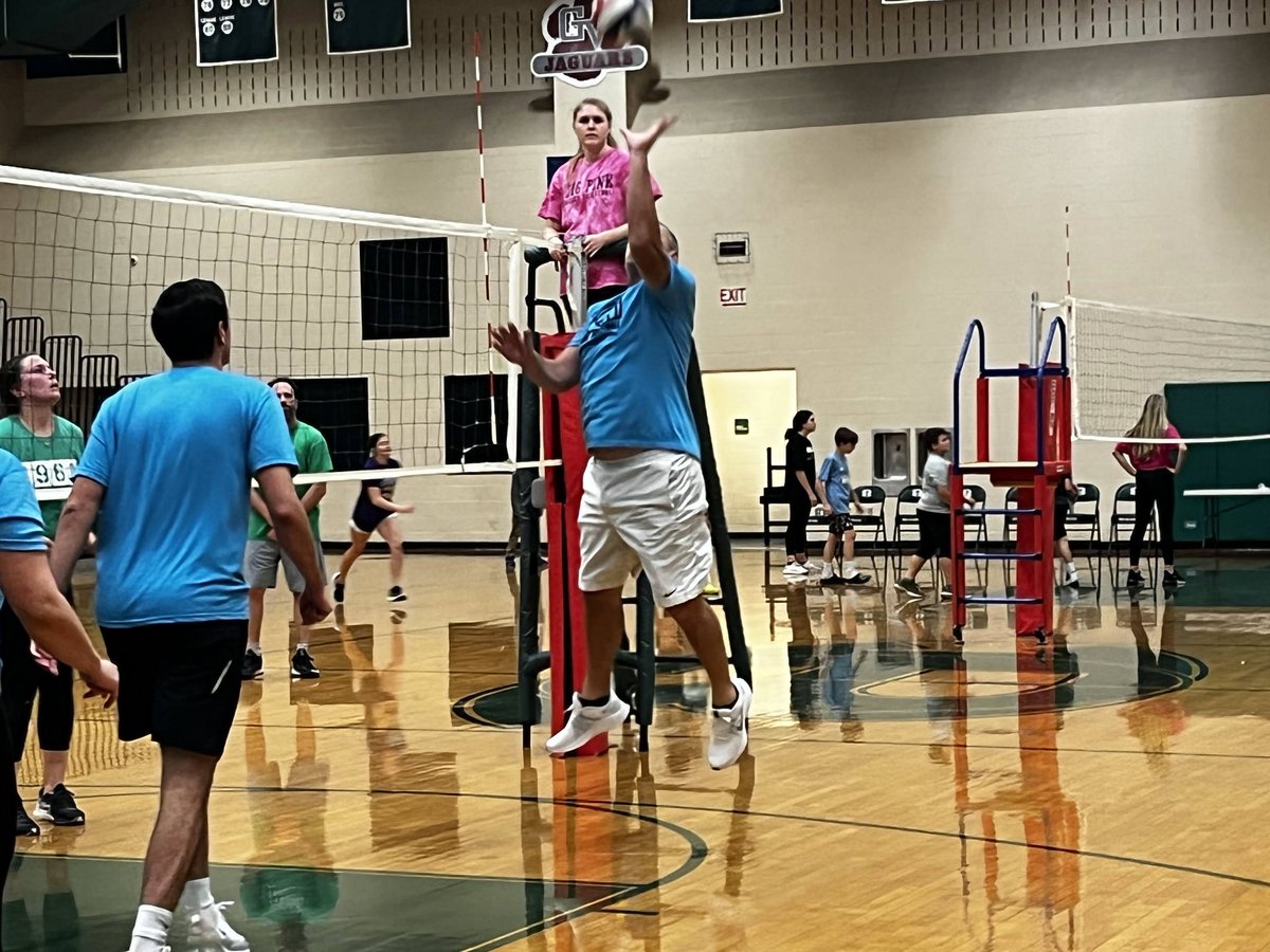 RSD_REF's tweet photo. Congratulations to this year's volleyball tournament winner @RMSRSD! Thank you to the RHS cheerleaders, volleyball team, and Leo Club for volunteering. https://t.co/GQPvjIhBxB