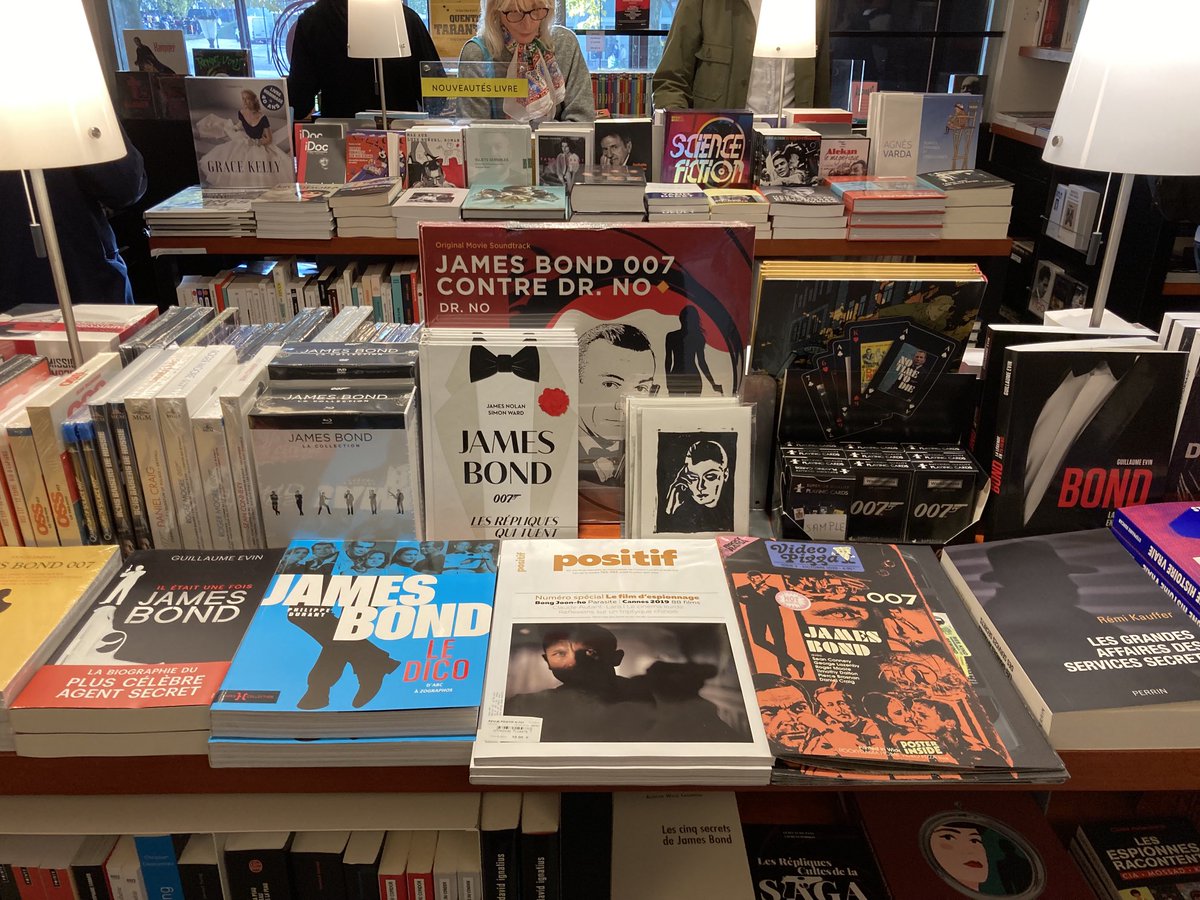 Mes 3 derniers livres sur James Bond à la librairie de la Cinémathèque française. « Commercialisez-les pour Noël, ca fera un malheur ! »