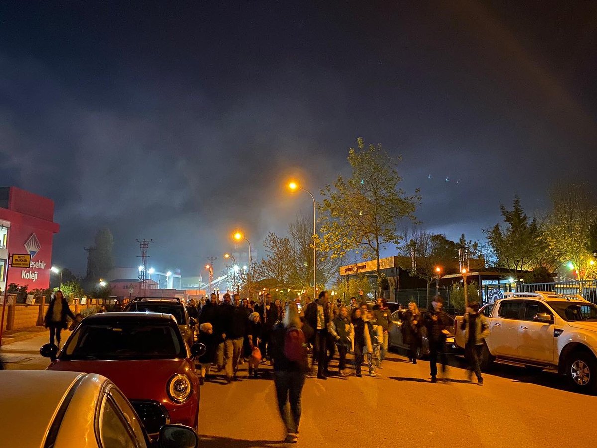 Geleneksel Atatürk’ü Anma etkinliğimiz “Işığın Sönmeyecek”programında 21.05’te ilk pedal çevrilmeye başlandı ve Mustafa Kemal Atatürk imzasını 10 Kasım 09.05’e kadar aralıksız pedal çevirerek aydınlatacağız.
#bahcesehirkoleji 
@dagozlem 
<a href="/ErkenCocukluk/">Hale Güneş</a> 
<a href="/ozgeeasln/">Özge ASLAN</a>