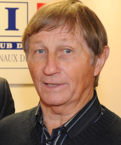 girondins's tweet photo. Le Club a eu la douleur d’apprendre la disparition de Roland Guillas. 🙏

Légende du Club au Scapulaire, l'ancien bordelais s'est éteint à 86 ans. 

Le Club présente ses condoléances à sa famille et ses proches, un hommage lui sera rendu samedi lors de #FCGBPFC 💙🤍 https://t.co/AzSTEYXatb