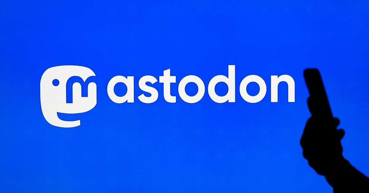 Telerama's tweet photo. ⭐ Tout Télérama en accès libre aujourd'hui ⭐

Fuir Twitter pour aller sur #Mastodon a-t-il du sens ?

🔎 https://t.co/BkKTbujYCy
Par @oliviertesquet https://t.co/Dwd6mhRVvi