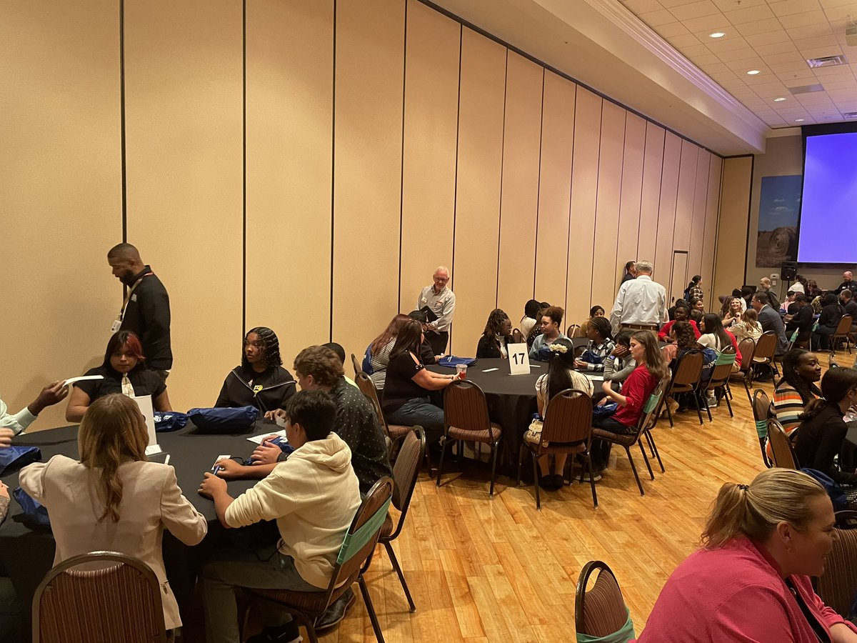 TreuliebT's tweet photo. Students learned about career opportunities today, and I got to see a former kiddo (who’s amazing). #NorthSidePride @NMMScolts @CTEmarion @Emit_fhs https://t.co/UutLWwpZsg