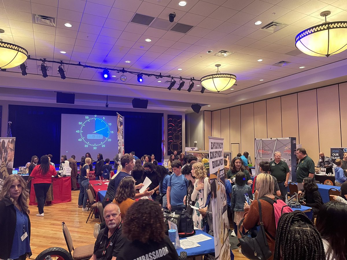 TreuliebT's tweet photo. Students learned about career opportunities today, and I got to see a former kiddo (who’s amazing). #NorthSidePride @NMMScolts @CTEmarion @Emit_fhs https://t.co/UutLWwpZsg