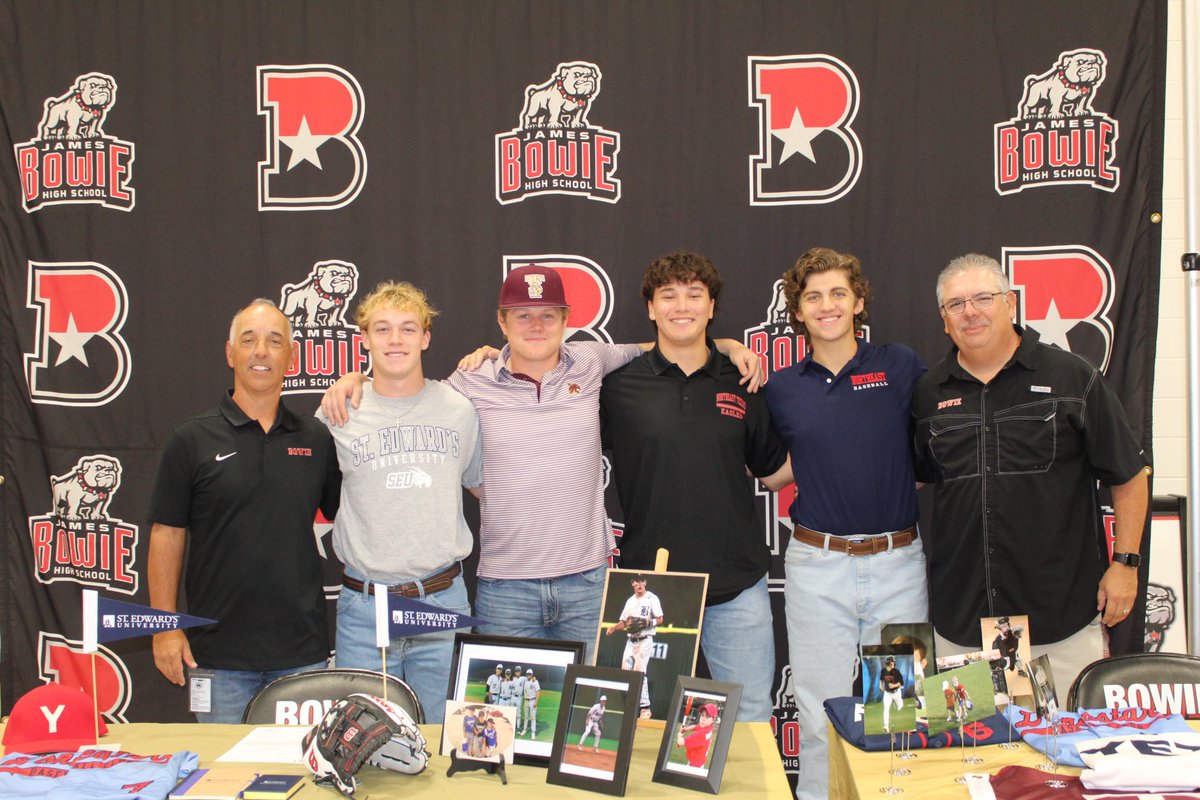 Congrats to our #NextLevelDawgs. 4 of our Senior players signed to play at the next level. Congrats @BenMerriman4 @MaysonWinters @Tstarkeytx @JGonzales_44 #flxatx